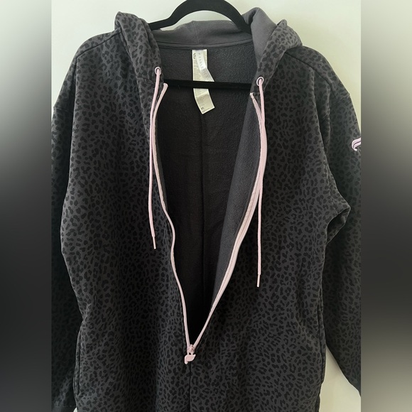 Fabletics one piece leopard print tracksuit - Picture 4 of 7